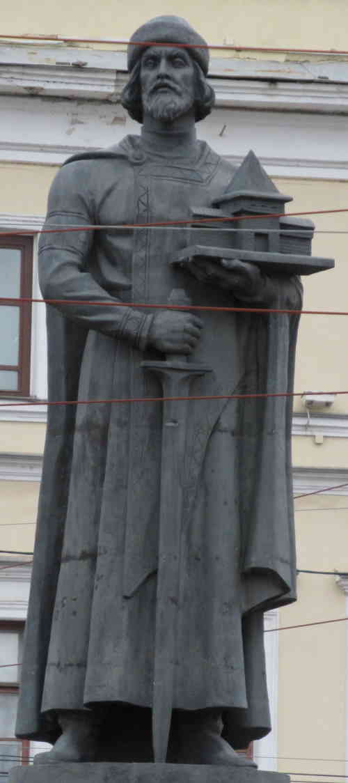 Ярославль. Памятник основателю Ярославля - князю Ярославу Мудрому