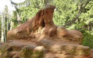 Камень в форме головы Змеи (Кисловодск)