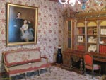 Париж. Дом-музей Виктора Гюго. Одна из комнат с портретом детей Гюго