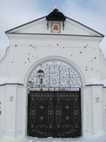Малоярославец. Голубые ворота Черноостровского монастыря