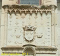 Блуа. Замок Шомон-сюр-Луар. Герб Франции с инициалами Людовика XII и его супруги Анны Бретанской
