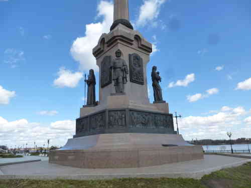 Ярославль. Памятник 1000-летию Ярославля