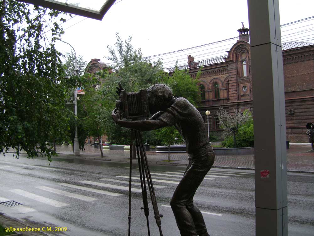 Красноярск, Бронзовая скульптура на ул. Мира