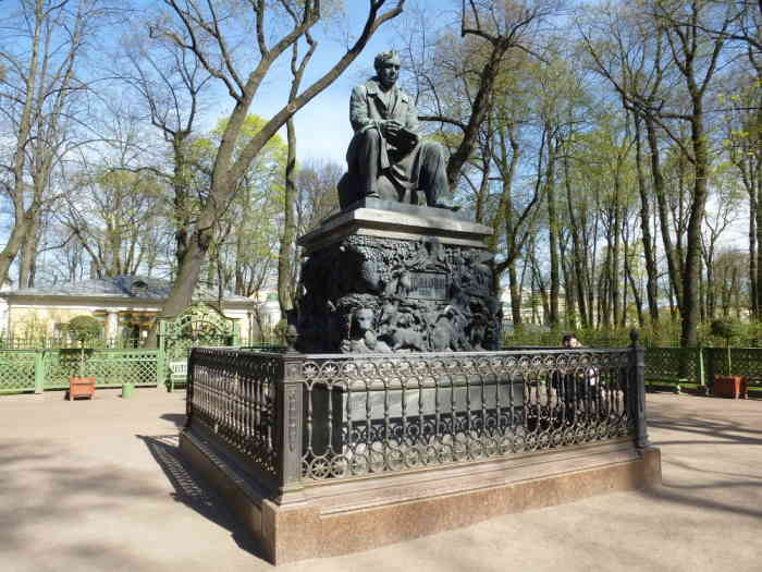 Памятник Крылову И.А. в Летнем саду (Санкт-Петербург)