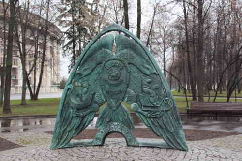 Лужники (Москва). Памятный знак в честь 30-летия Московской Олимпиады 1980 года