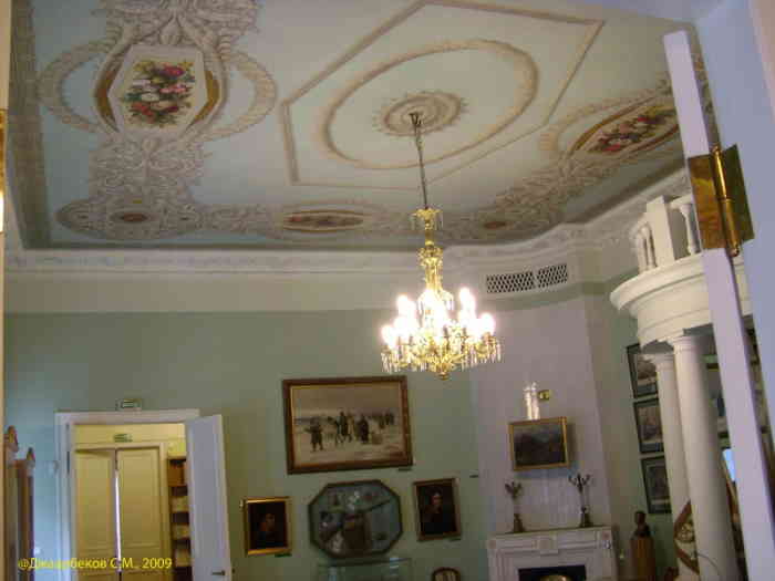 Литературный музей Толстого Л.Н. Вид одного из залов