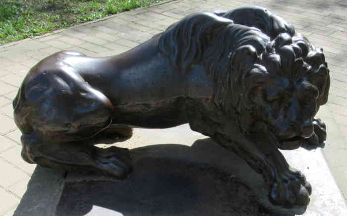 Скульптура льва (Смоленск)
