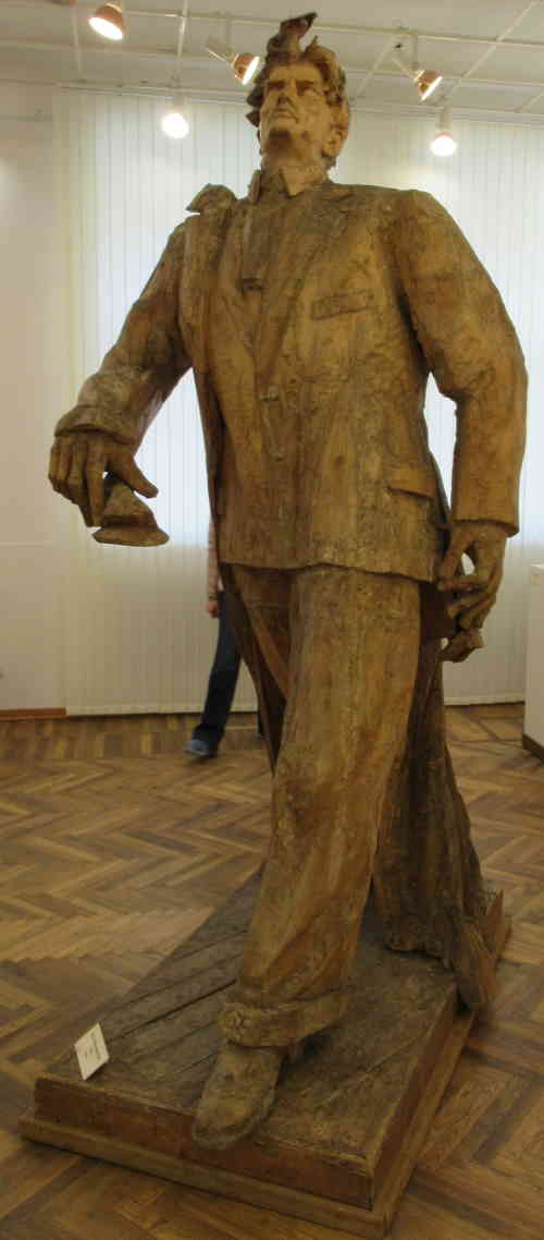 Маяковский В.В., 1956 г., дерево. Музей скульптуры С.Т. Коненкова (Смоленск)