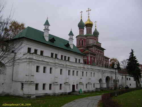 Новодевичий монастырь. Покровская церковь и Мариинские палаты
