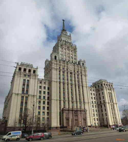 Высотное здание на площади Красных Ворот (Москва)