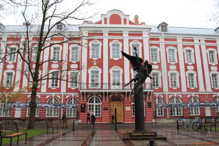 Здание Двенадцати коллегий (Санкт-Петербург)