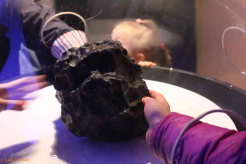 Железный метеорит. Музей истории космонавтики имени К. Э. Циолковского (Калуга)