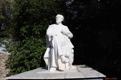 Скульптура Циолковского. Дом Циолковского (Калуга)