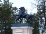 Скульптуры "Диоскуры, укрощающие коней" (Москва)