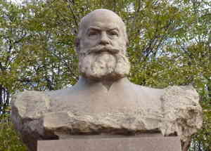 Памятник Жуковскому Н.Е. в Петровском парке (Москва)