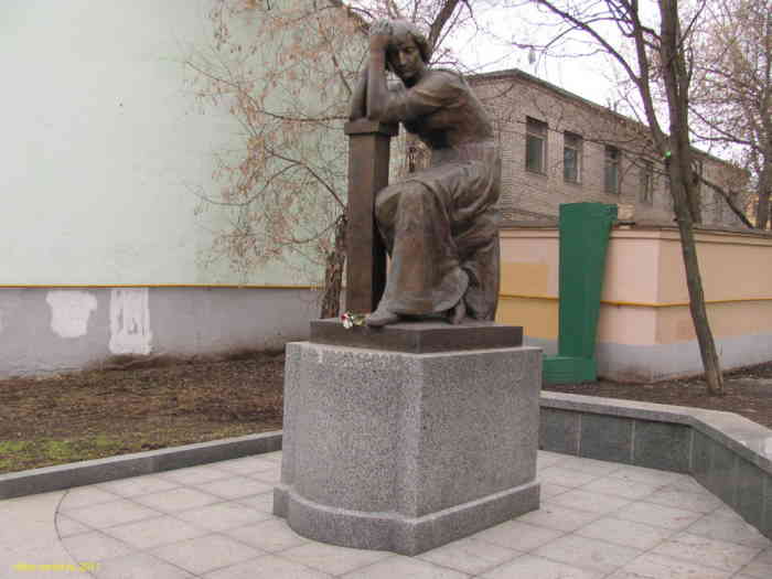 Дом-музей Марины Цветаевой. Памятник Марины Цветаевой