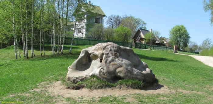 Камень А. Блока (Шахматово)