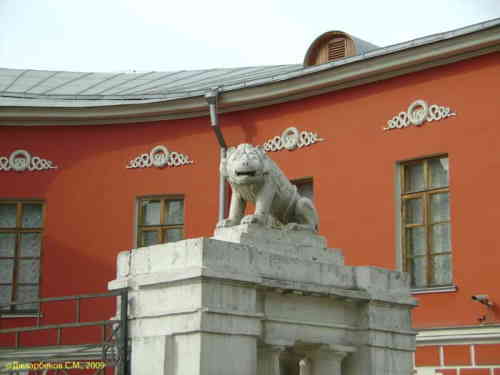 Львы на ограде Английского клуба (Москва)