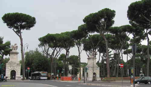 Вход на виллу Боргезе (Рим)