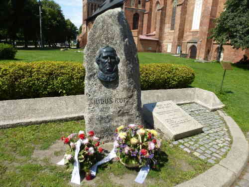 Памятный знак Юлиусу Руппу. Кафедральный собор (Калининград)