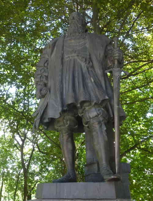 Памятник герцогу Альбрехту. Кафедральный собор (Калининград)