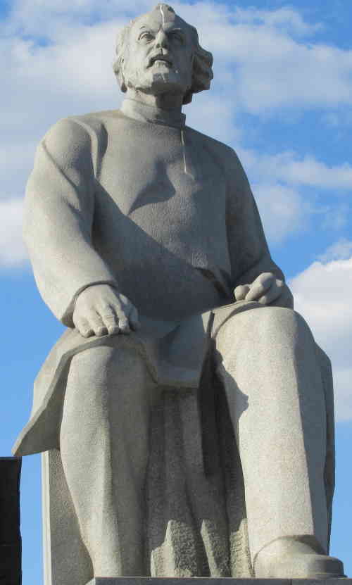 Памятник Константину Циолковскому на Аллее космонавтов (Москва)
