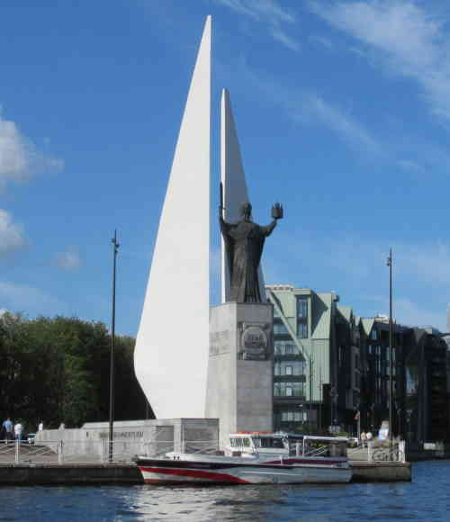 Памятник Николаю Чудотворцу и Памятный знак рыбакам-пионерам океанического лова (Калининград)