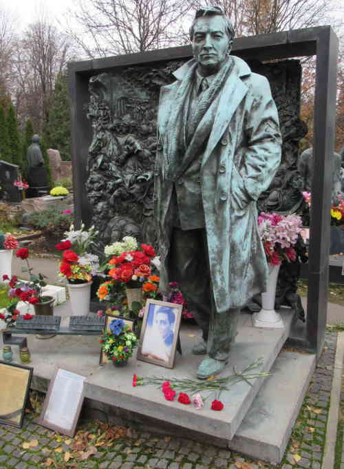Могила Вячеслава Тихонова. Новодевичье кладбище (Москва)