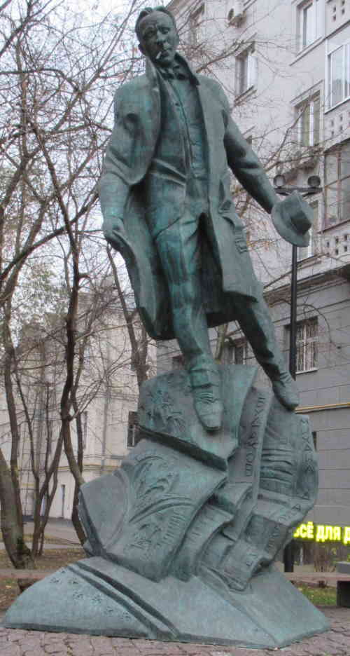 Памятник Михаилу Булгакову на Большой Пироговской улице (Москва)