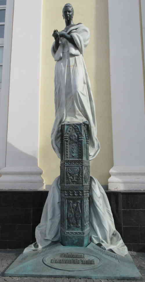 Памятник Галины Вишневской