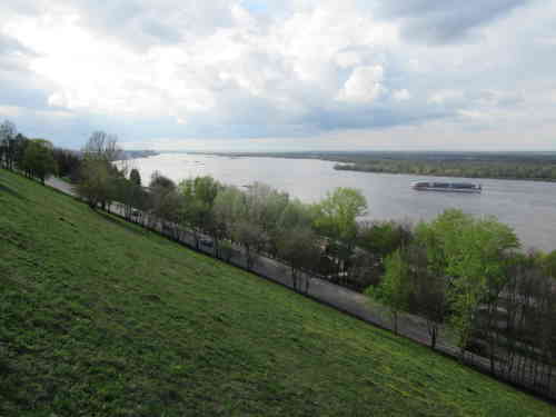 Вид на Волгу. Верхне-Волжская набережная (Нижний Новгород)