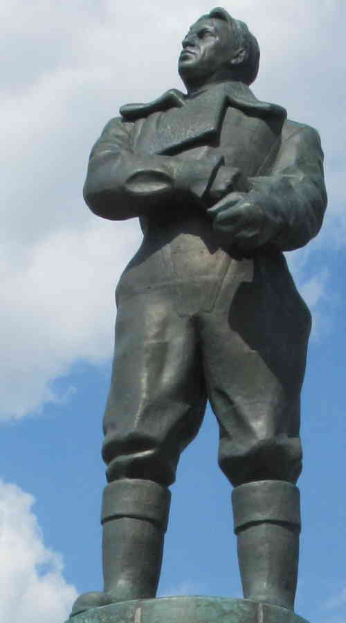 Памятник Валерию Чкалову (Нижний Новгород)