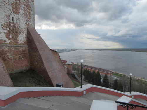 Вид на Волгу. Памятник Валерию Чкалову (Нижний Новгород)