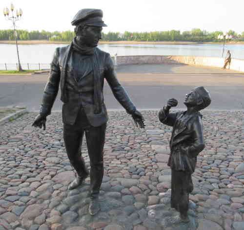Памятник «Остап Бендер и мальчик-беспризорник» (Рыбинск)