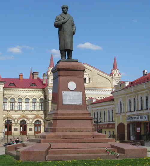 Памятник В. И. Ленину. Красная площадь (Рыбинск)