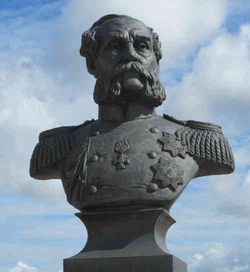 Памятник адмиралу Путятину (Великий Новгород)