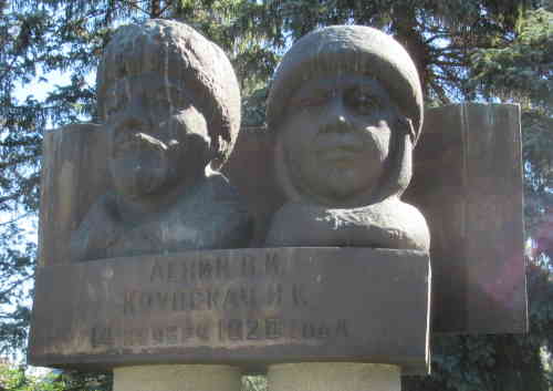 Памятник «Ленин и Крупская» (Ярополец)